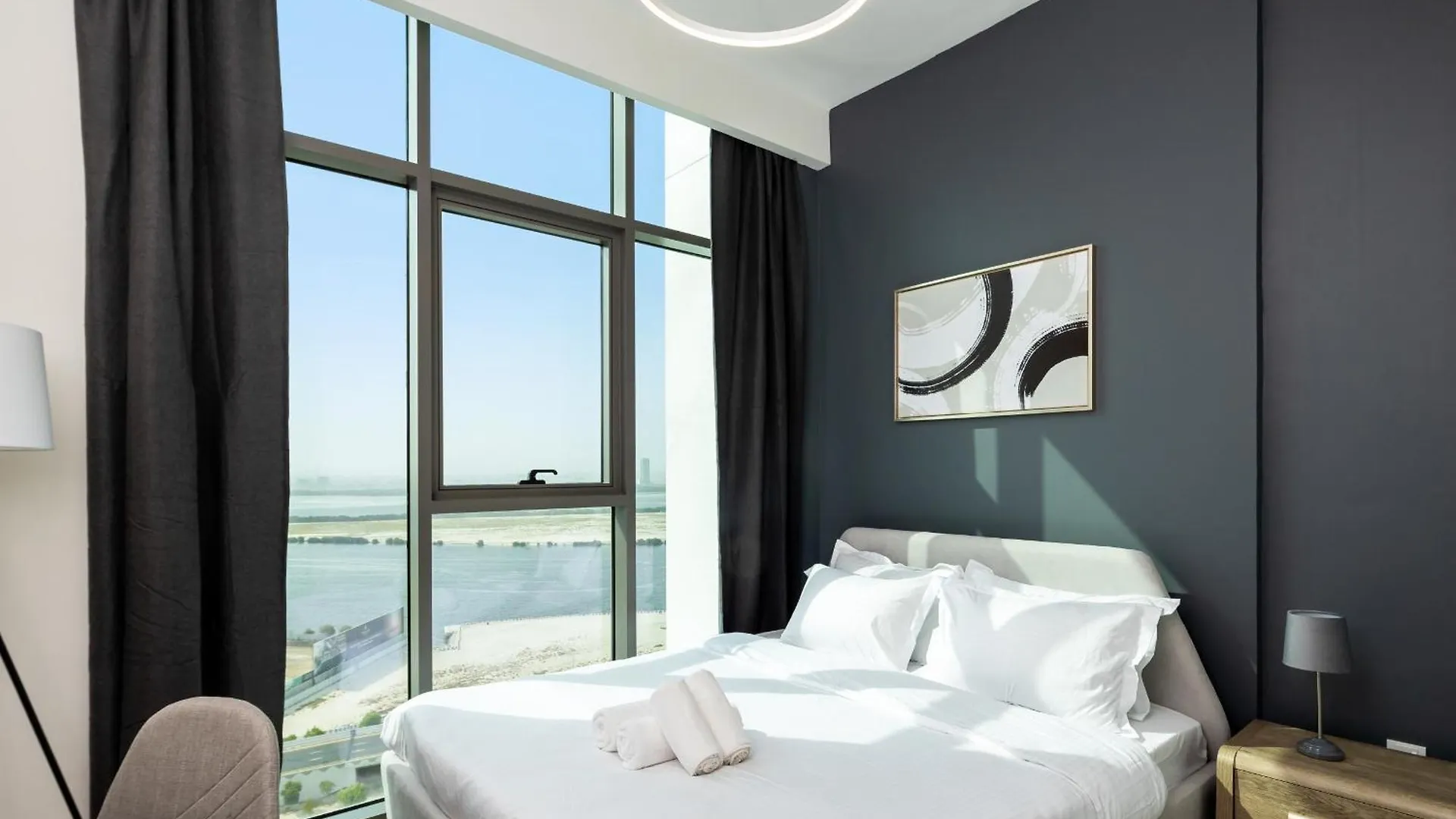 Creek Water View Apartment Sleeps 4 Dubai