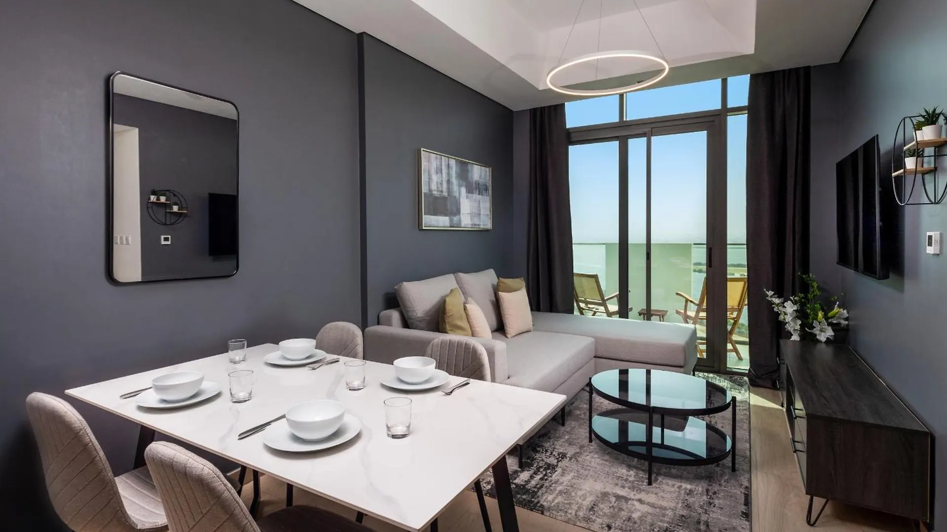 Creek Water View Apartment Sleeps 4 Dubai